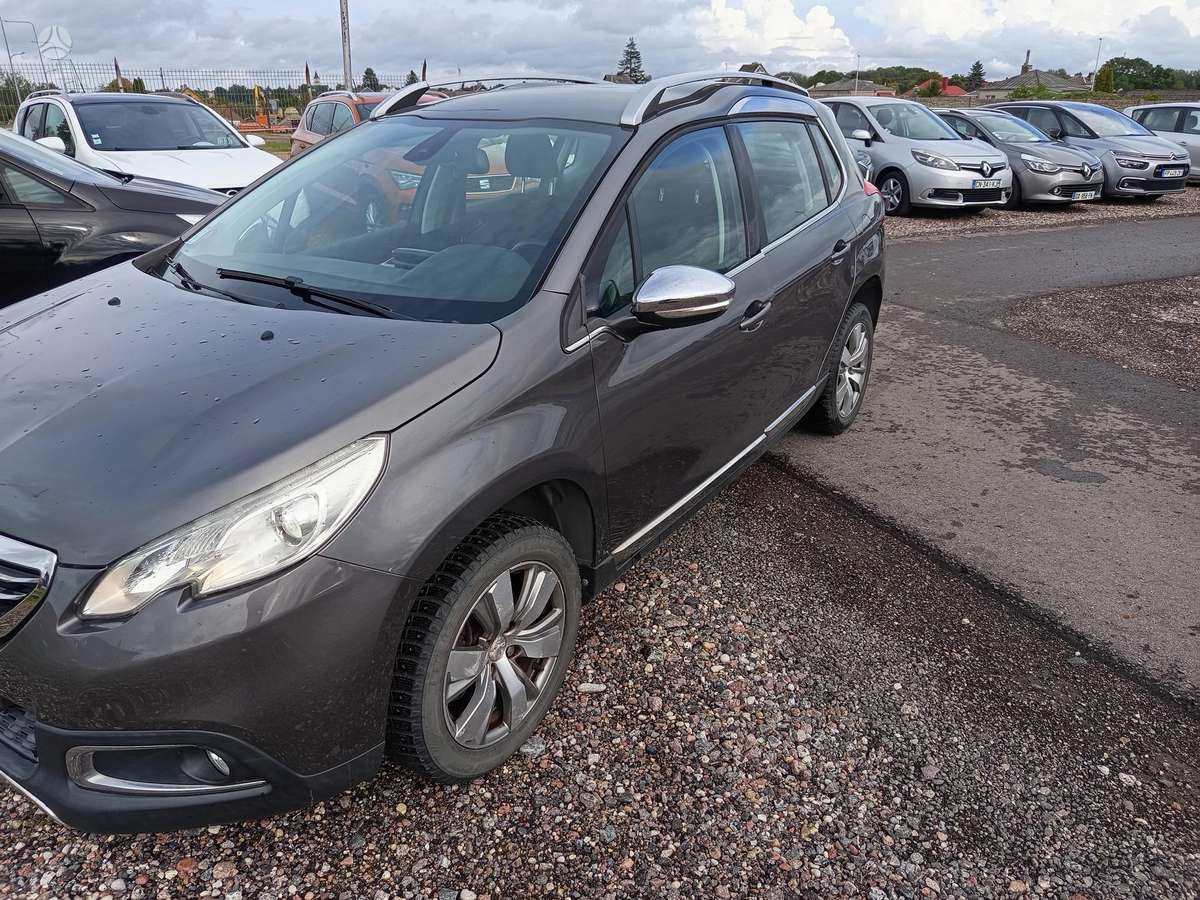 Peugeot 2008 2014 — rear view