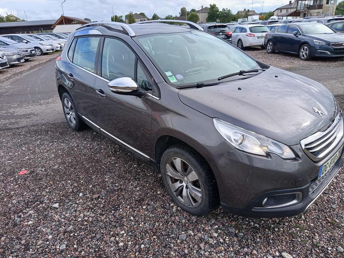 Peugeot 2008 2014 — interior