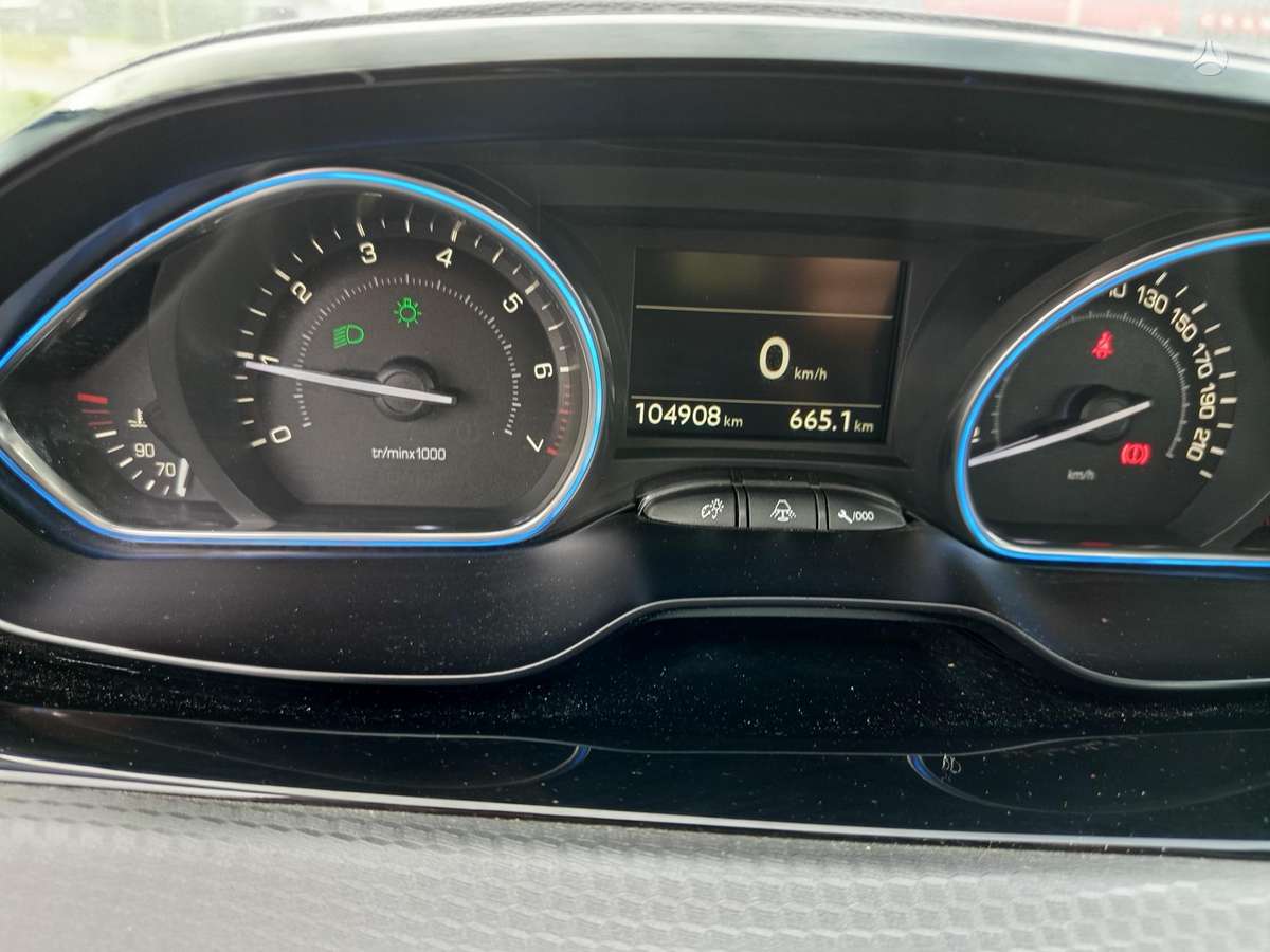 Peugeot 2008 2014 — photo 9