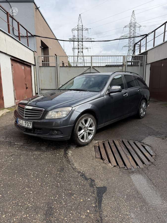 Mercedes-Benz C220 2008 — rear view
