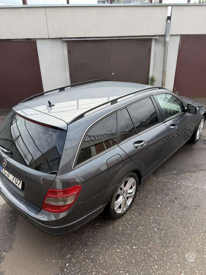 Mercedes-Benz C220 2008 — interior