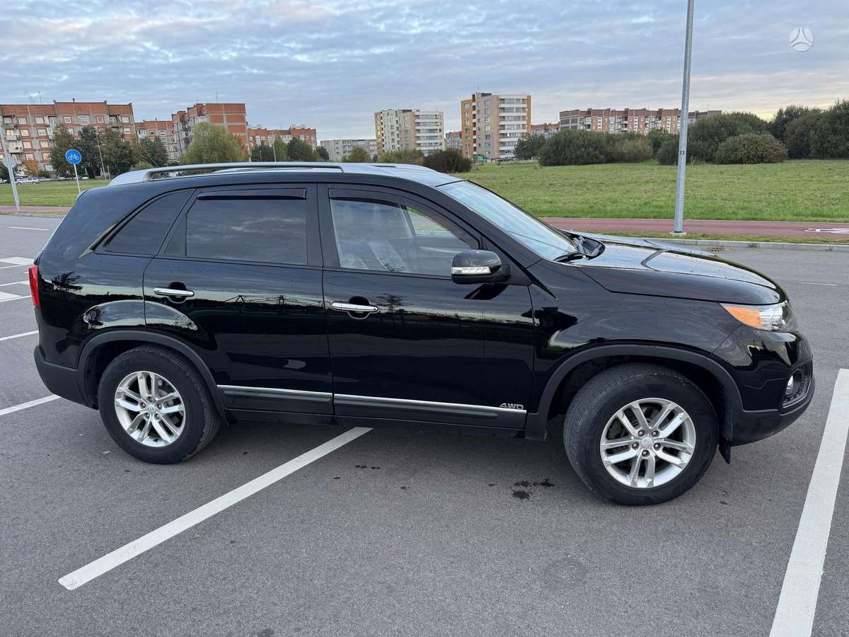 Kia Sorento 2010 — салон