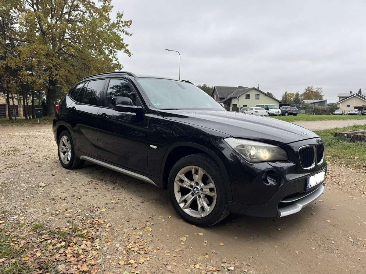 BMW X1 2012 — rear view