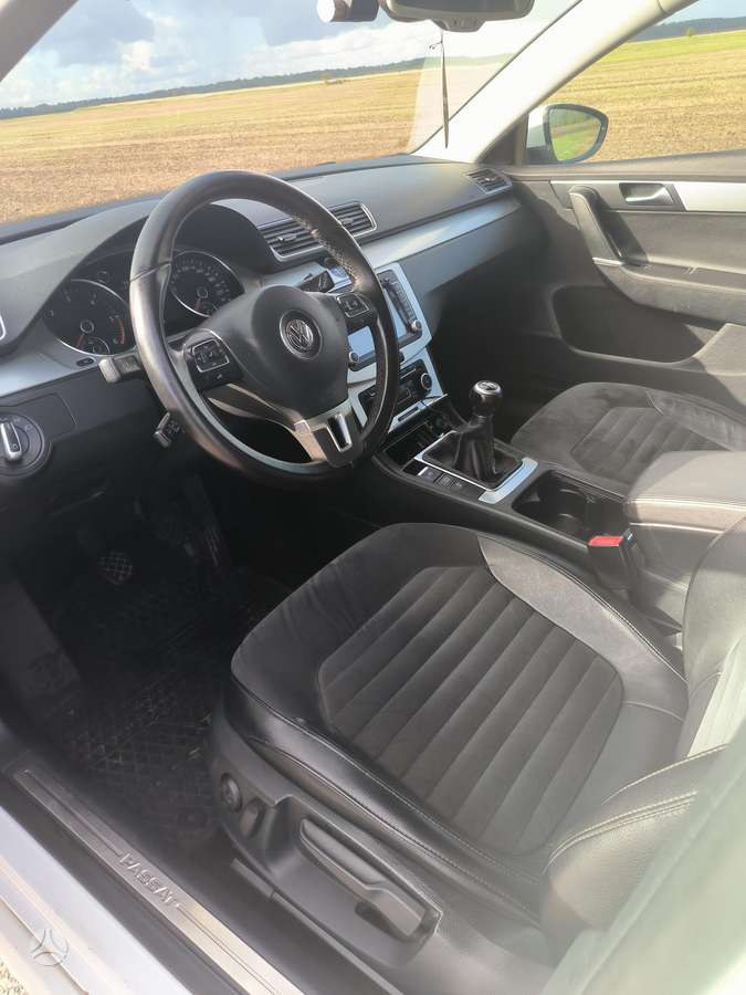 Volkswagen Passat 2011 — photo 10