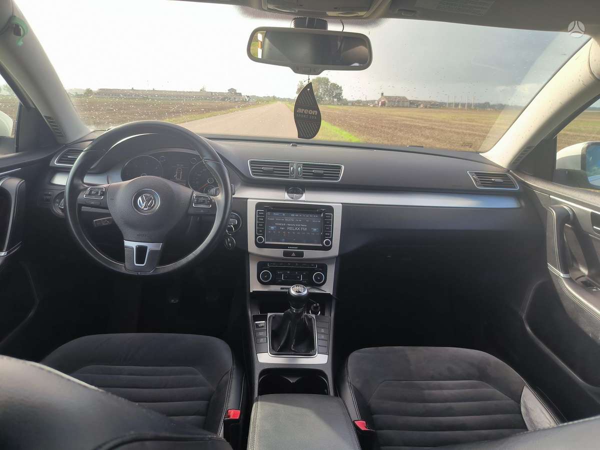 Volkswagen Passat 2011 — photo 12