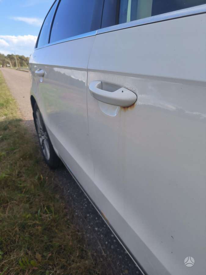 Volkswagen Passat 2011 — photo 7