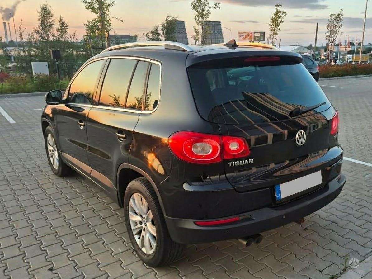 Volkswagen Tiguan 2008 — rear view