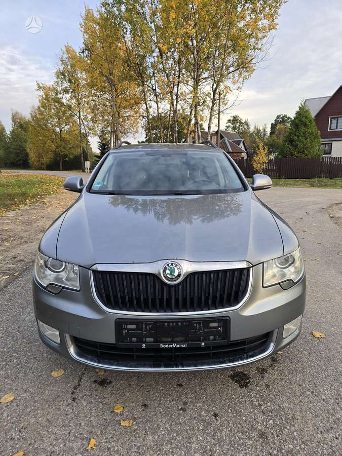 Skoda Superb 2013 — салон