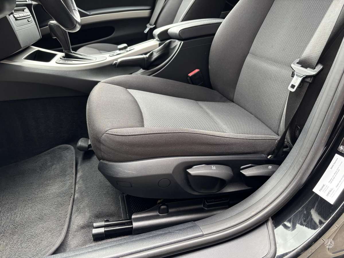 BMW 318 2011 — photo 13
