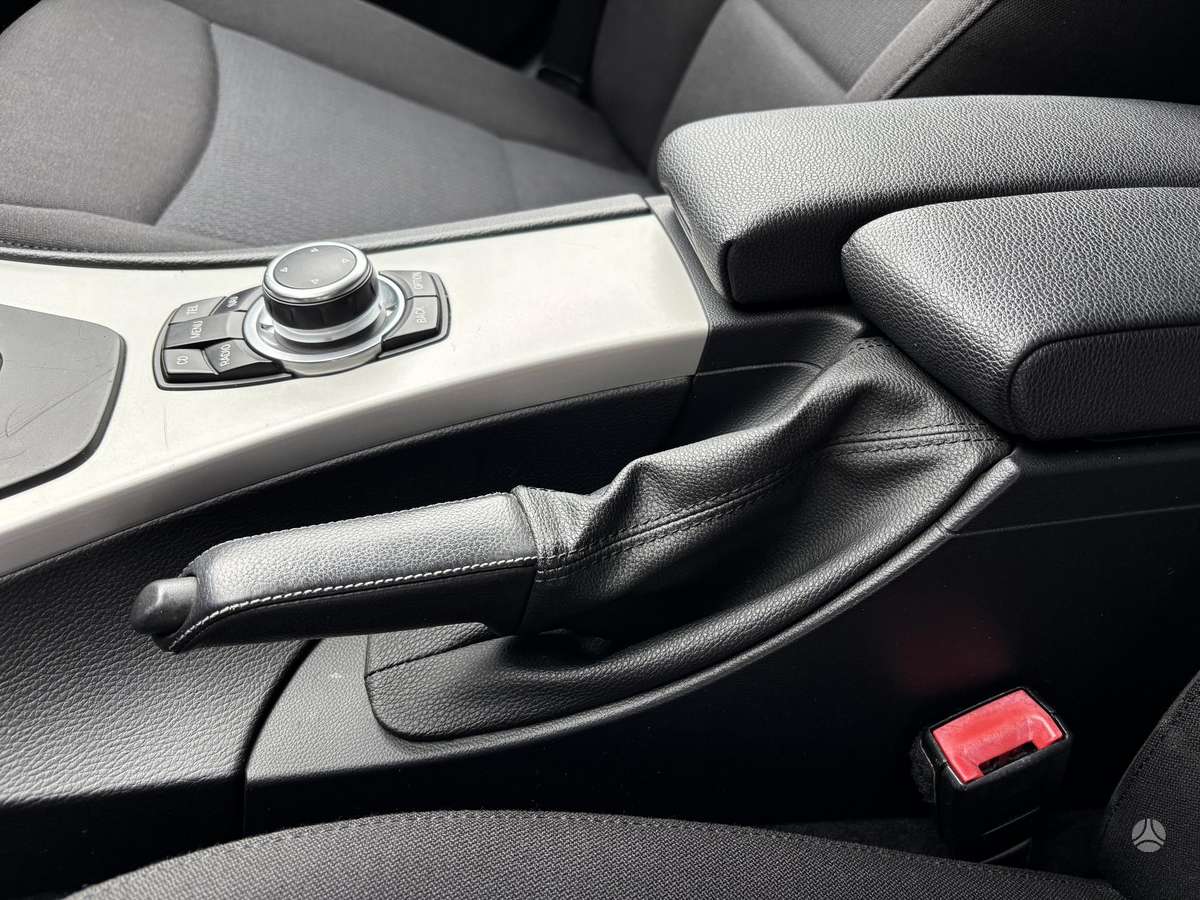 BMW 318 2011 — photo 15