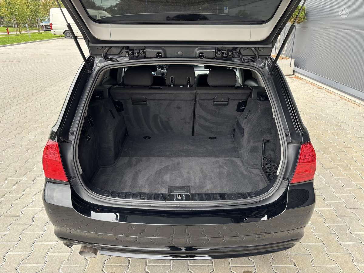 BMW 318 2011 — photo 22