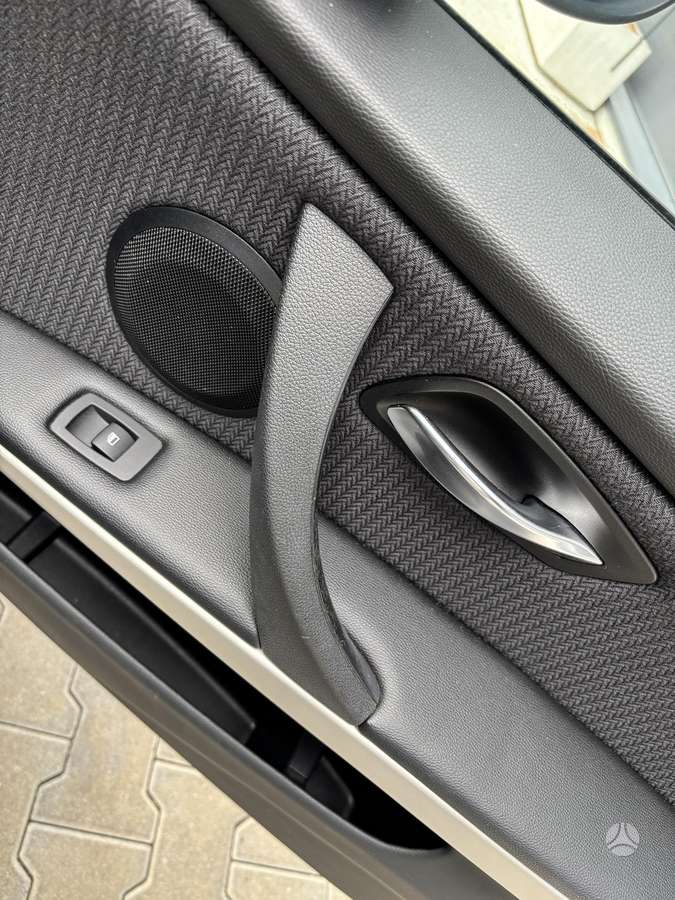 BMW 318 2011 — photo 26