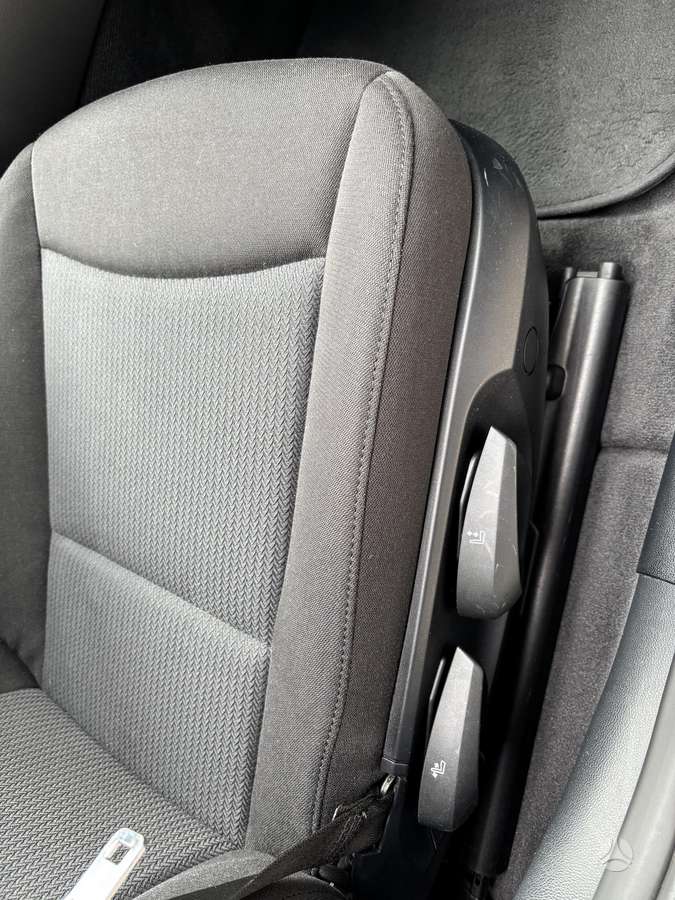 BMW 318 2011 — photo 27