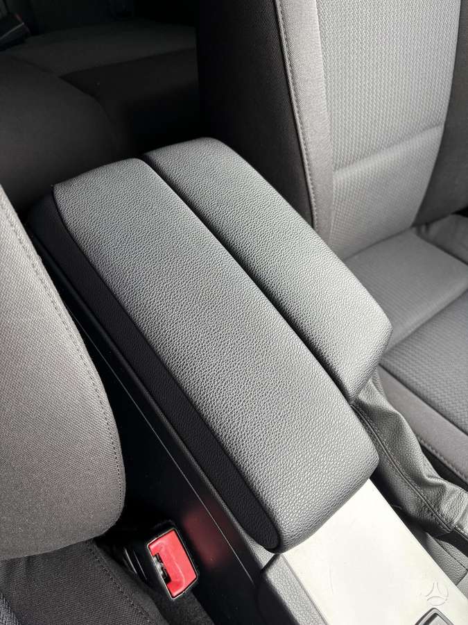 BMW 318 2011 — photo 28
