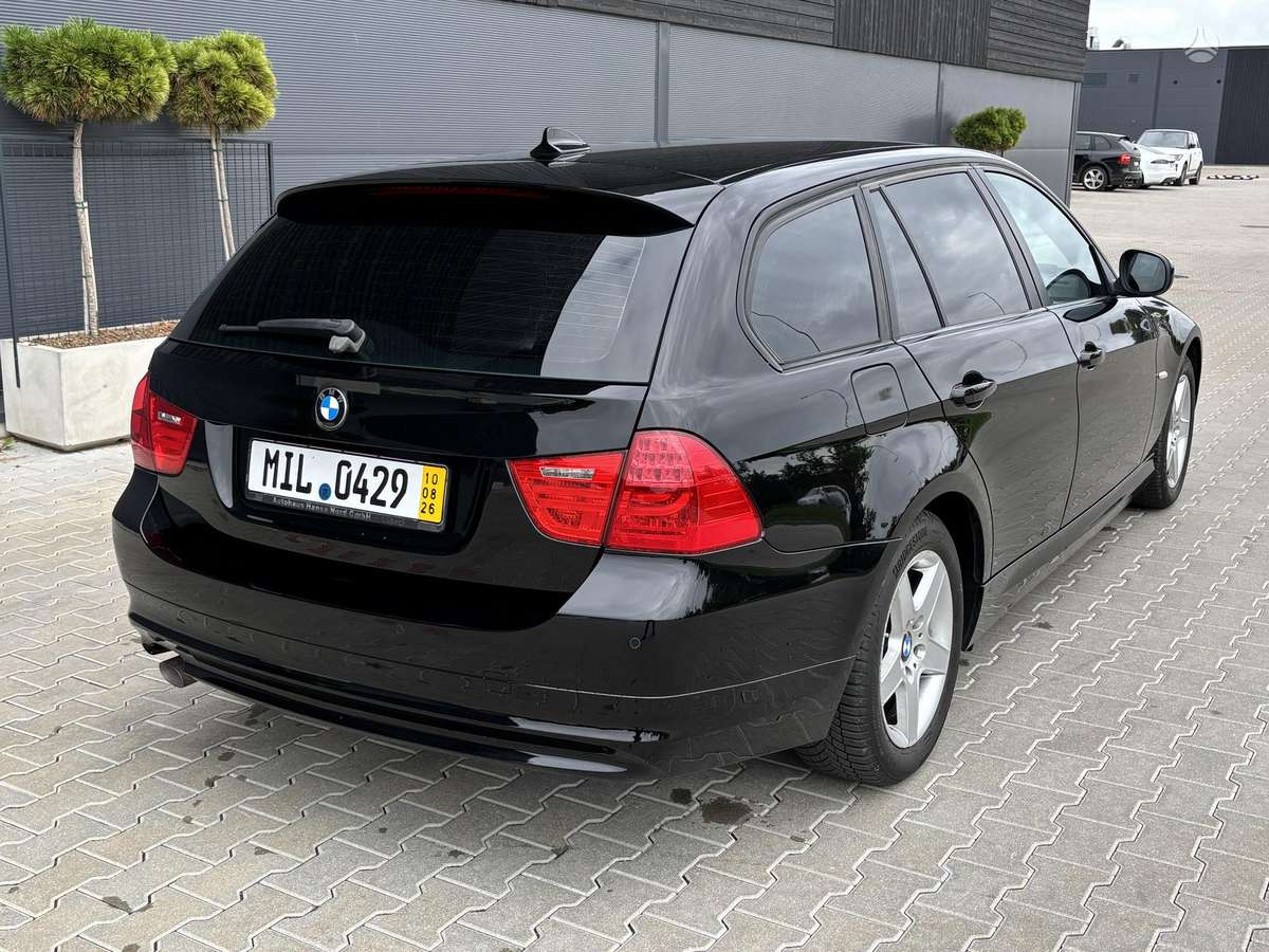BMW 318 2011 — photo 5