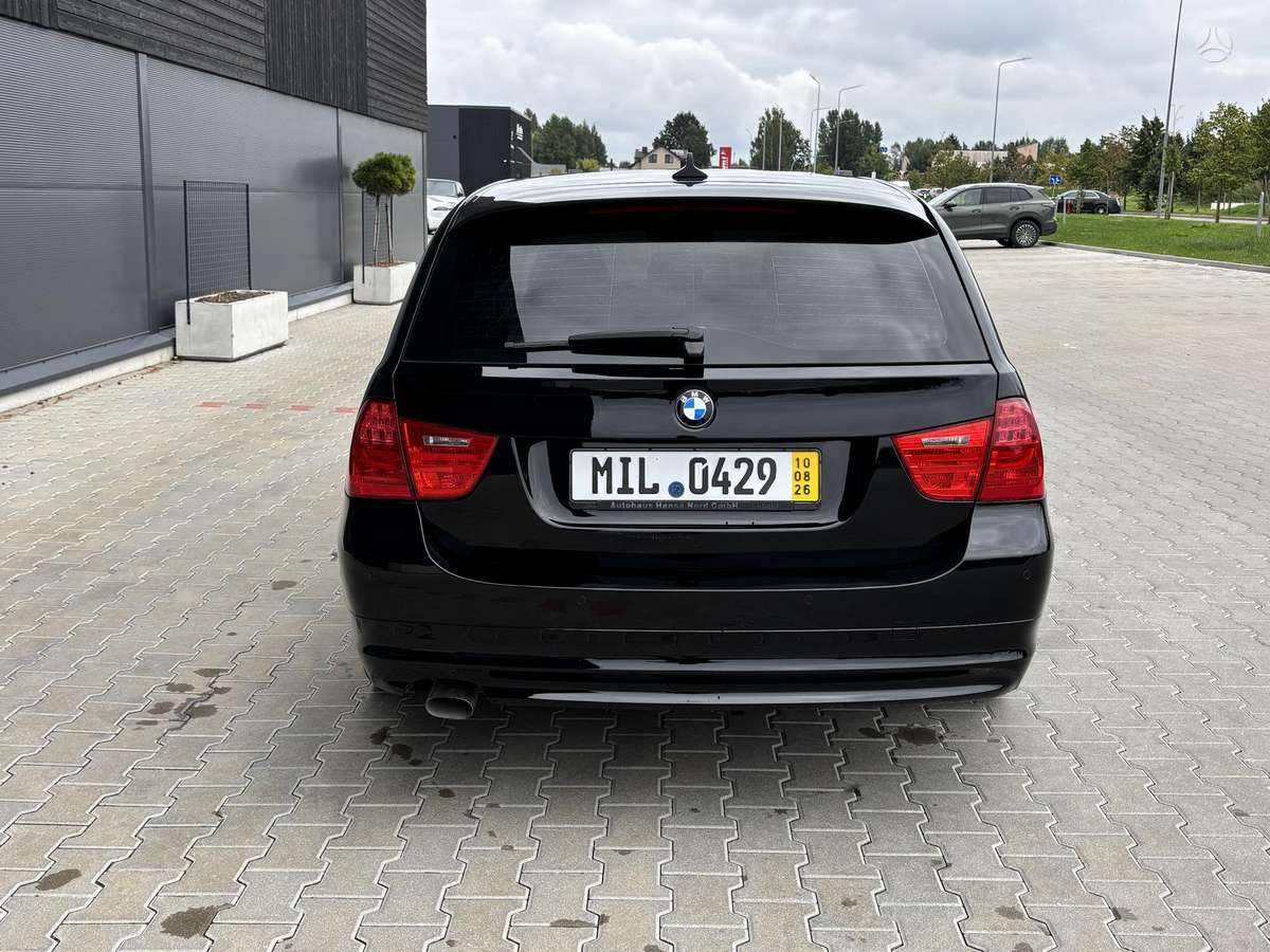 BMW 318 2011 — photo 6