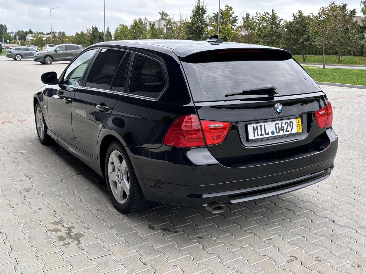 BMW 318 2011 — photo 7