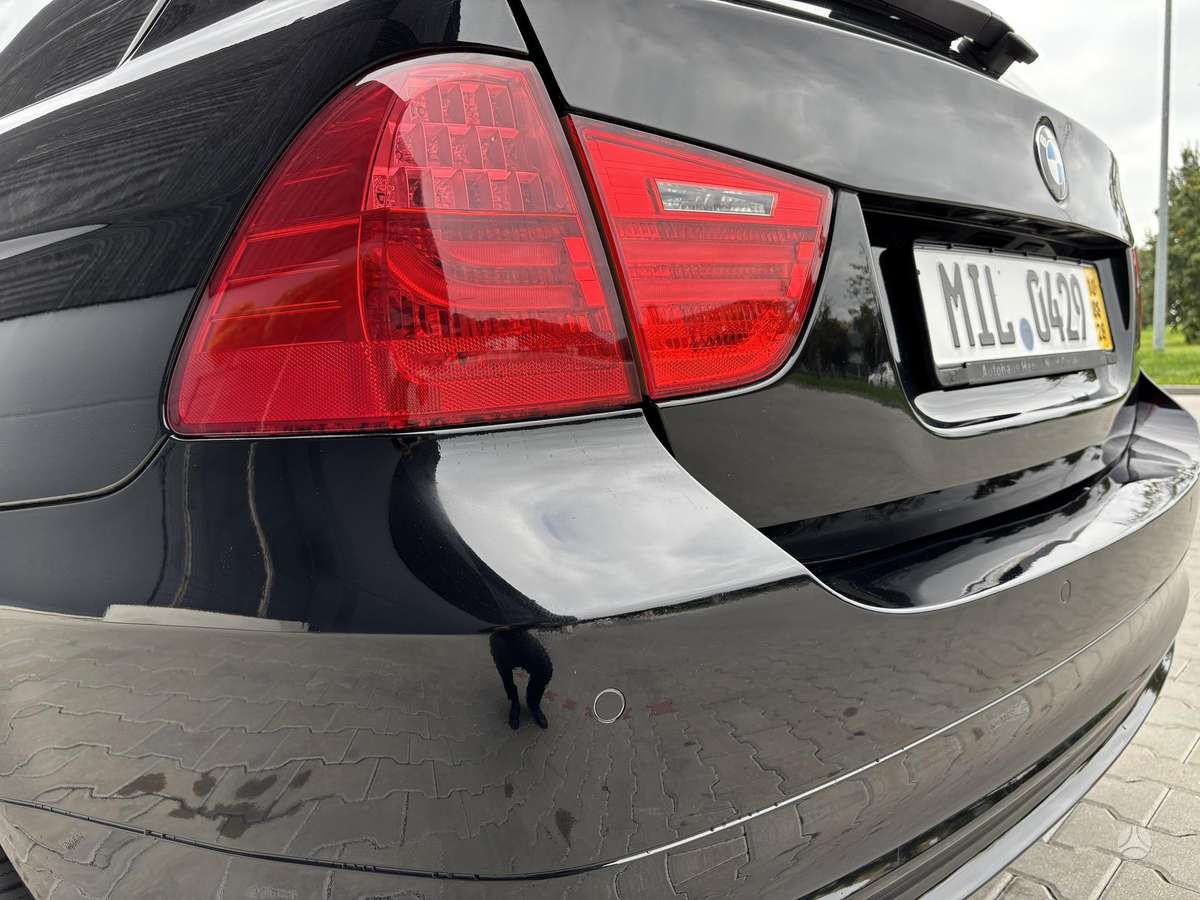 BMW 318 2011 — photo 9