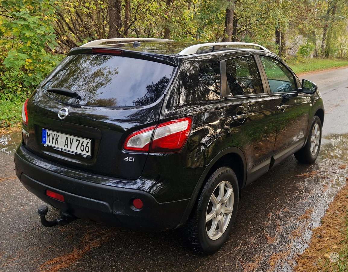 Nissan Qashqai 2012 — interior