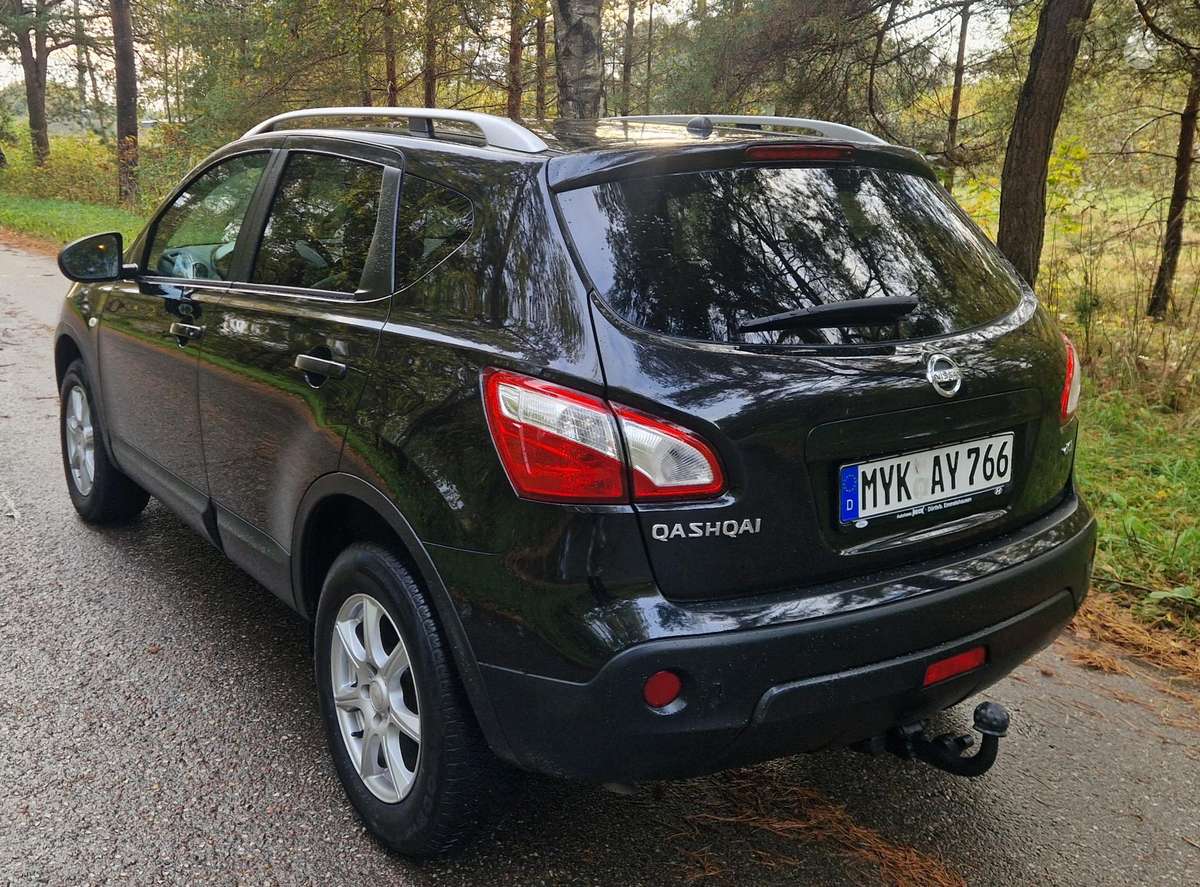 Nissan Qashqai 2012 — engine 1596 cm³, 131 HP (96kW)