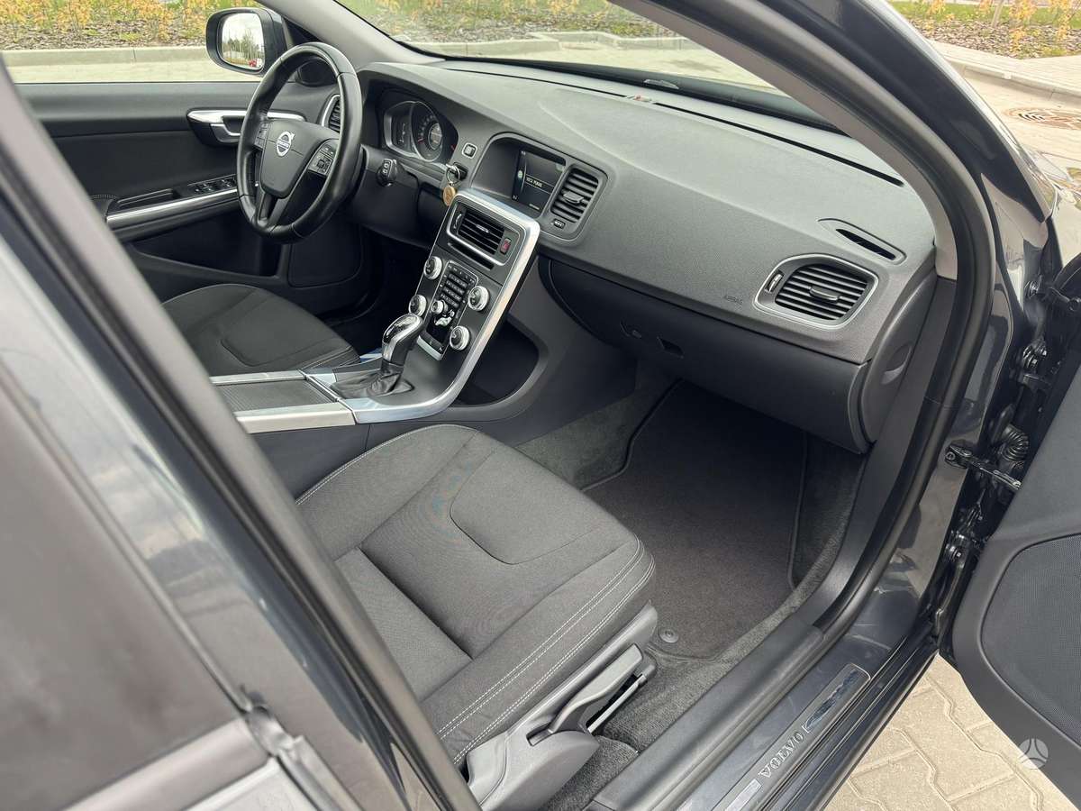 Volvo V60 2014 — photo 14