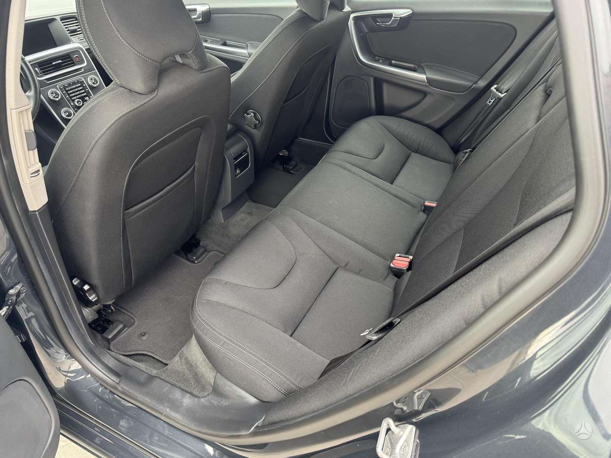 Volvo V60 2014 — photo 16