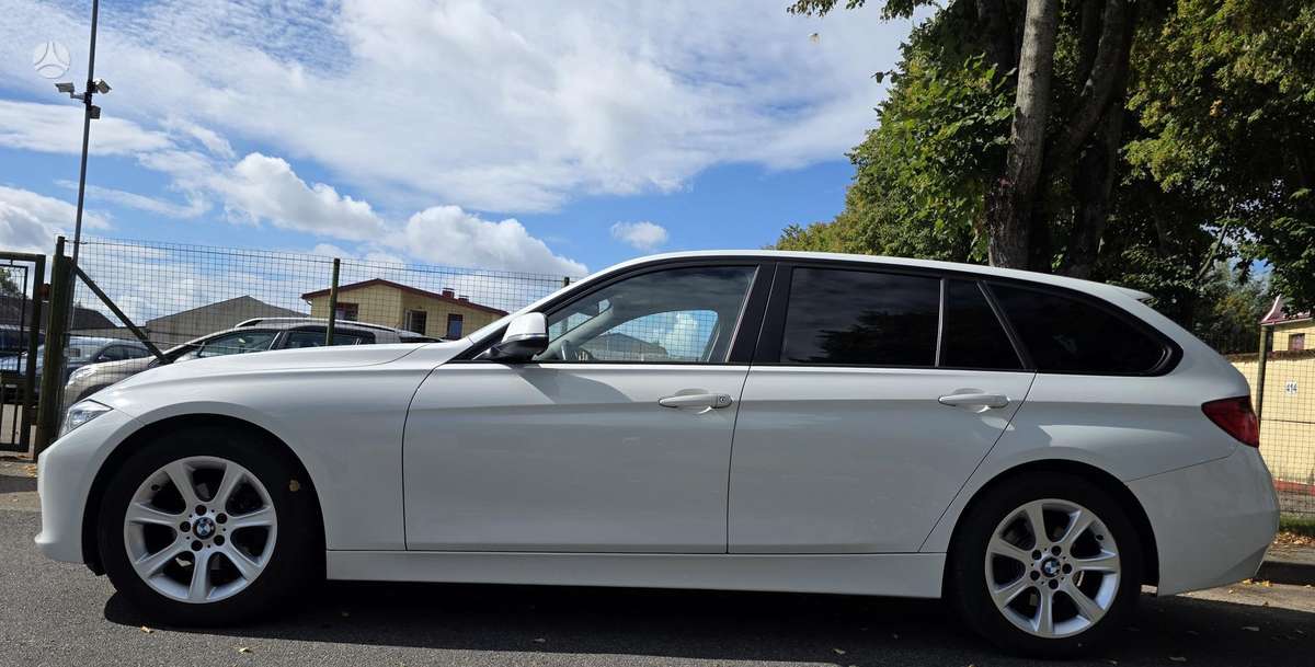 BMW 320 2013 — rear view