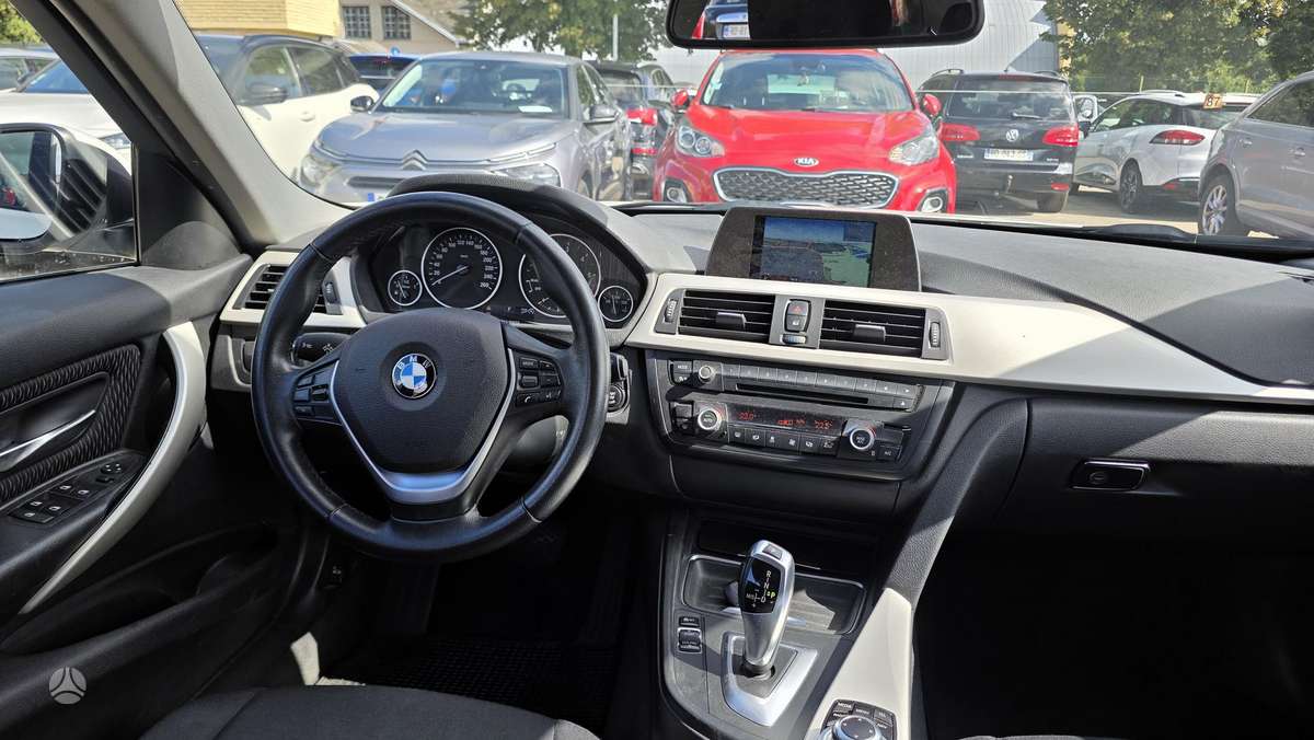 BMW 320 2013 — photo 8