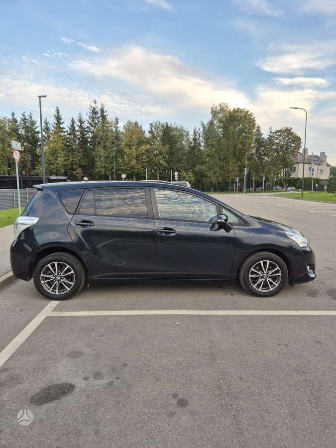 Toyota Verso 2013 — rear view