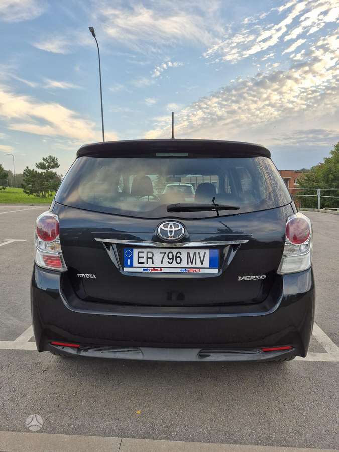 Toyota Verso 2013 — engine 1998 cm³, 124 HP (91kW)