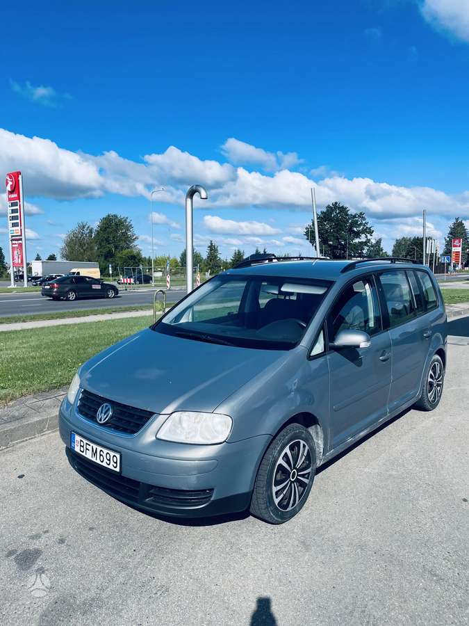 Volkswagen Touran 2006 — вигляд ззаду