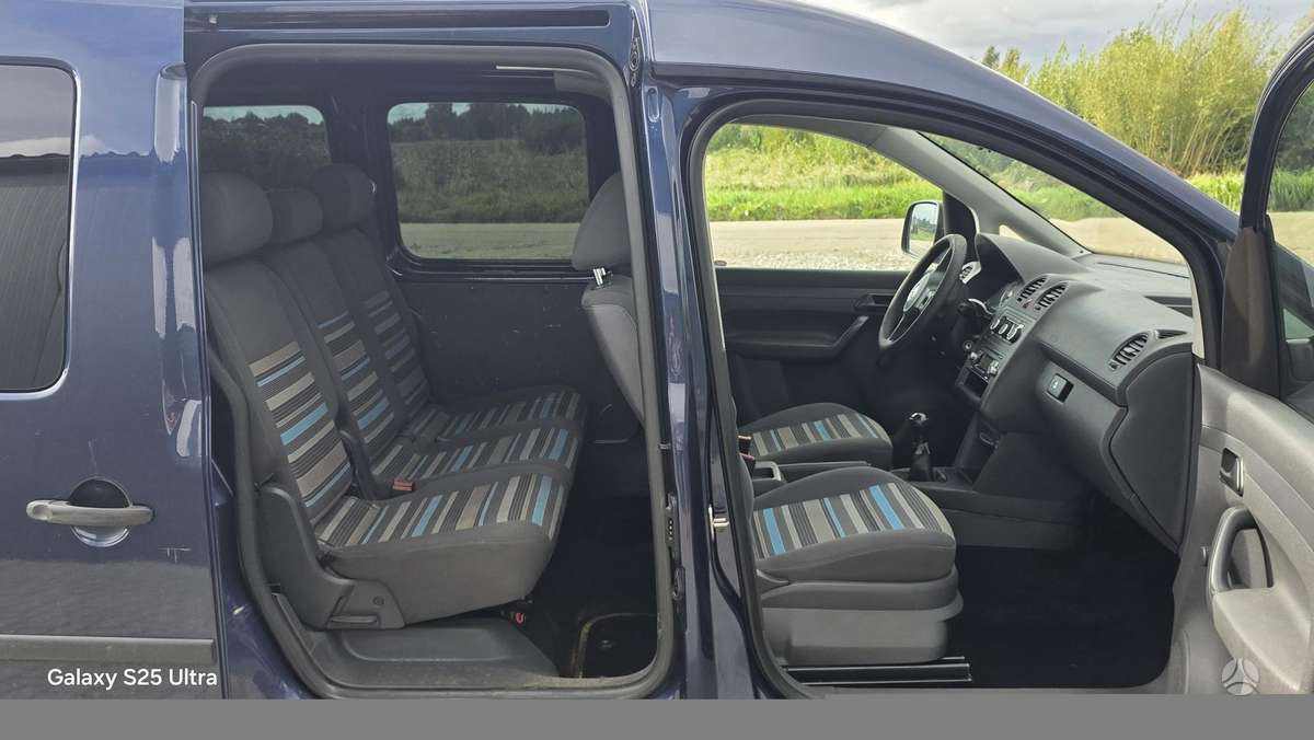 Volkswagen Caddy 2011 — вигляд ззаду