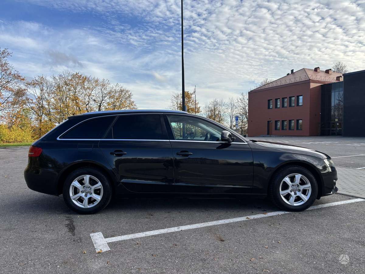 Audi A4 2008 — салон
