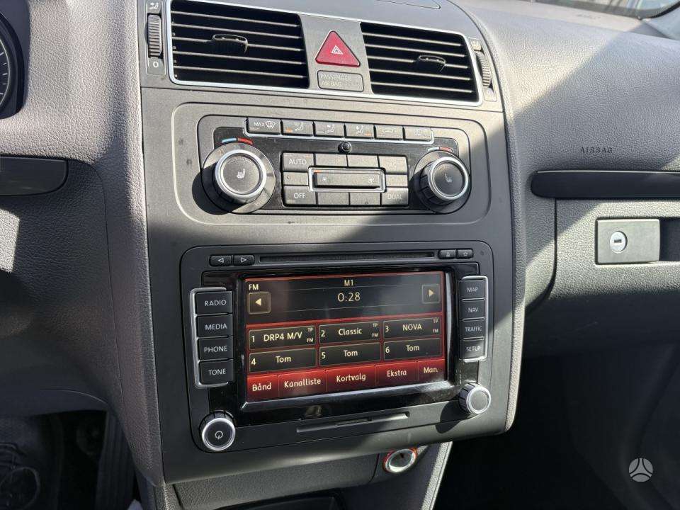 Volkswagen Touran 2010 — photo 15