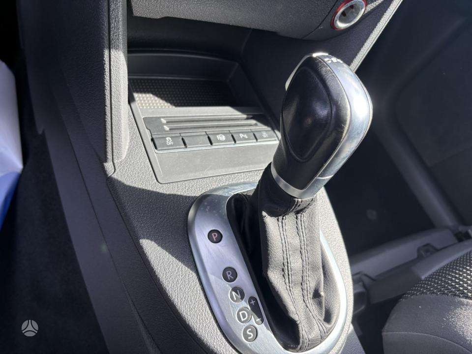 Volkswagen Touran 2010 — photo 17