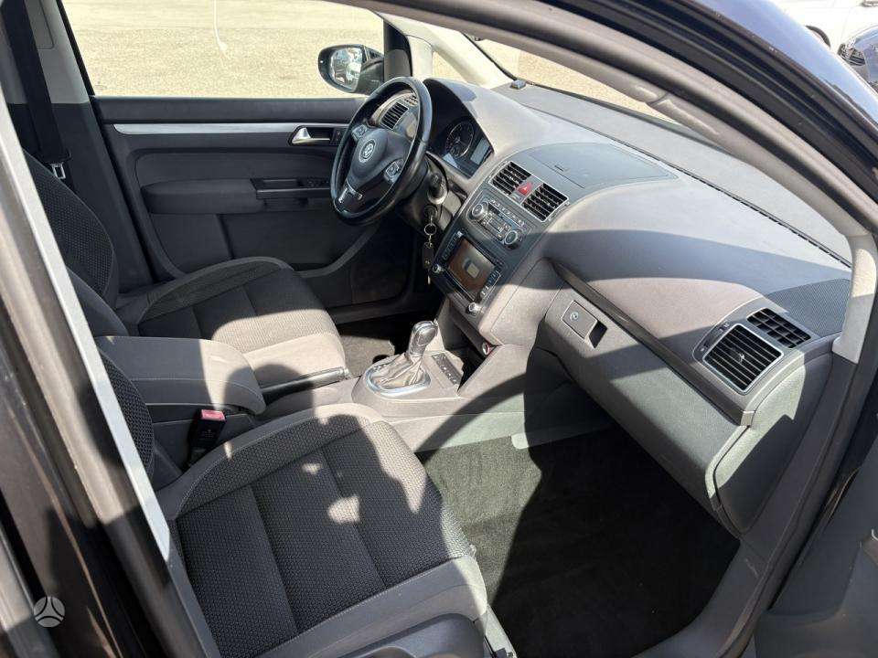 Volkswagen Touran 2010 — photo 9