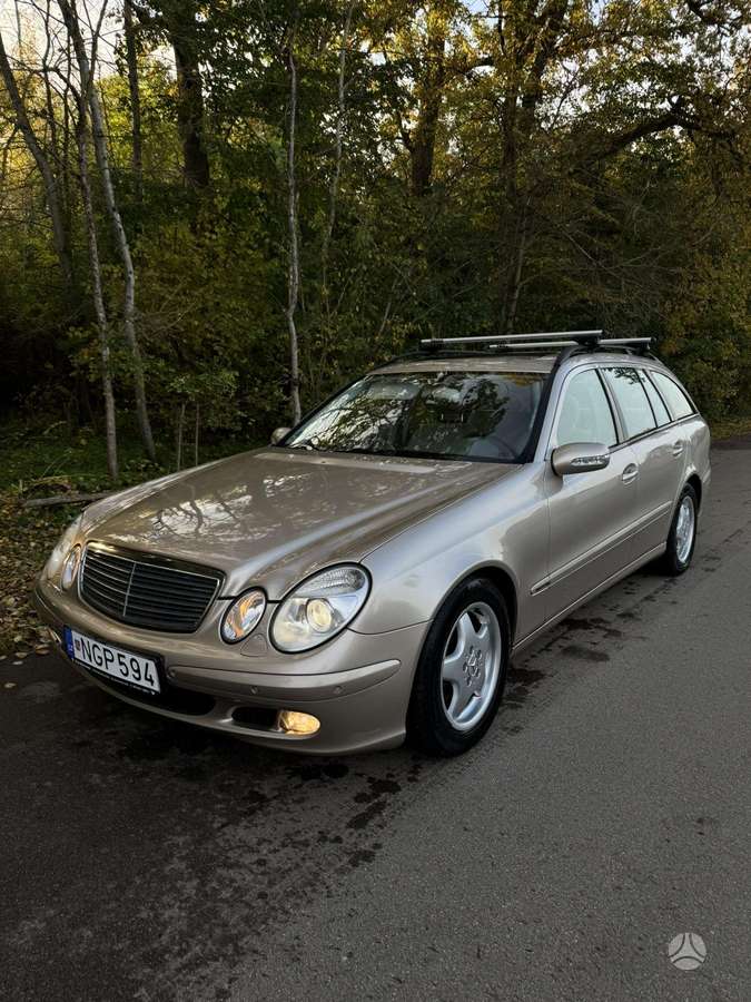 Mercedes-Benz E280 2004 — вигляд ззаду