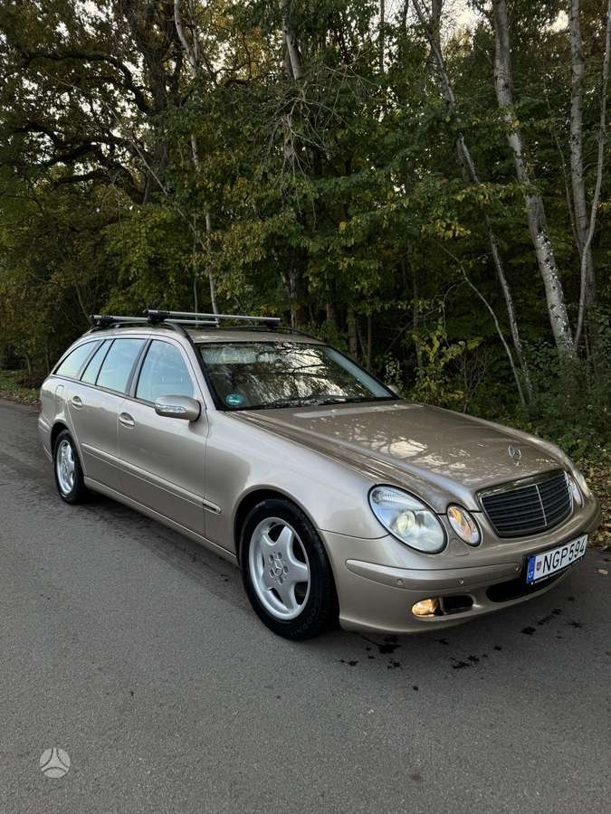 Mercedes-Benz E280 2004 — салон