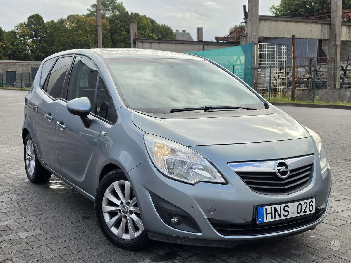 Opel Meriva 2012 — салон
