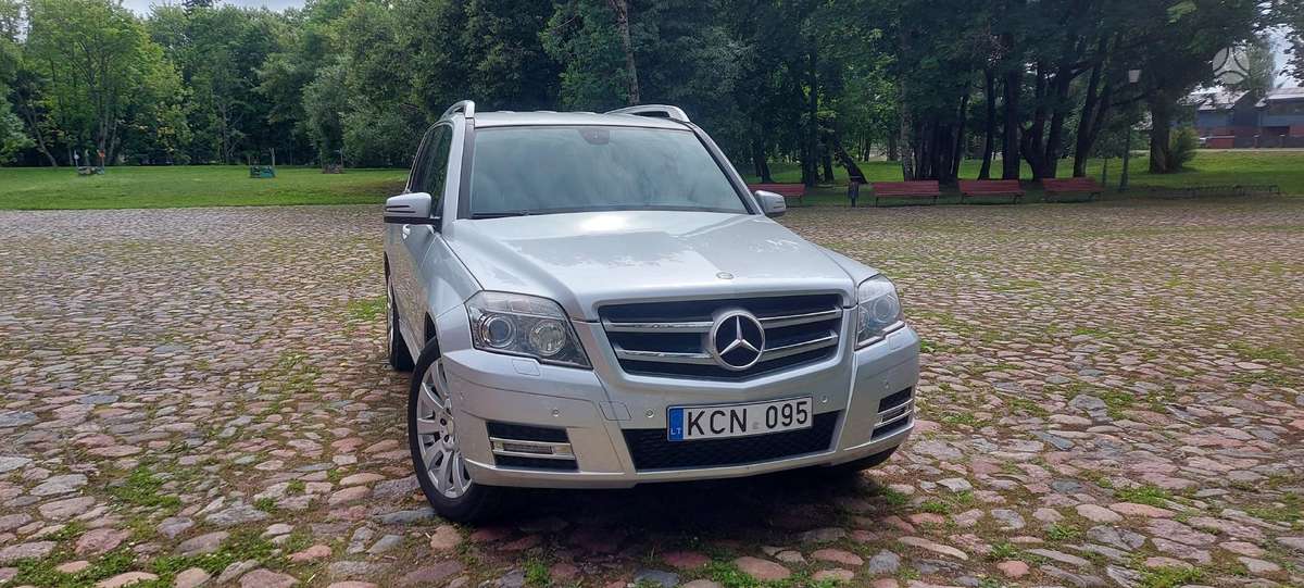 Mercedes-Benz GLK350 2011 — rear view