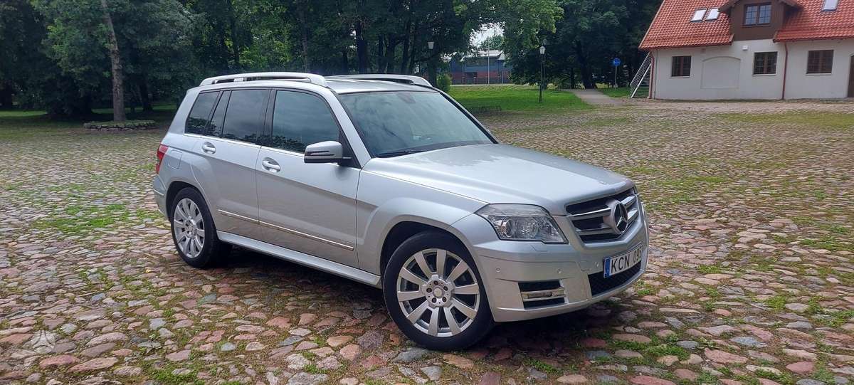Mercedes-Benz GLK350 2011 — interior