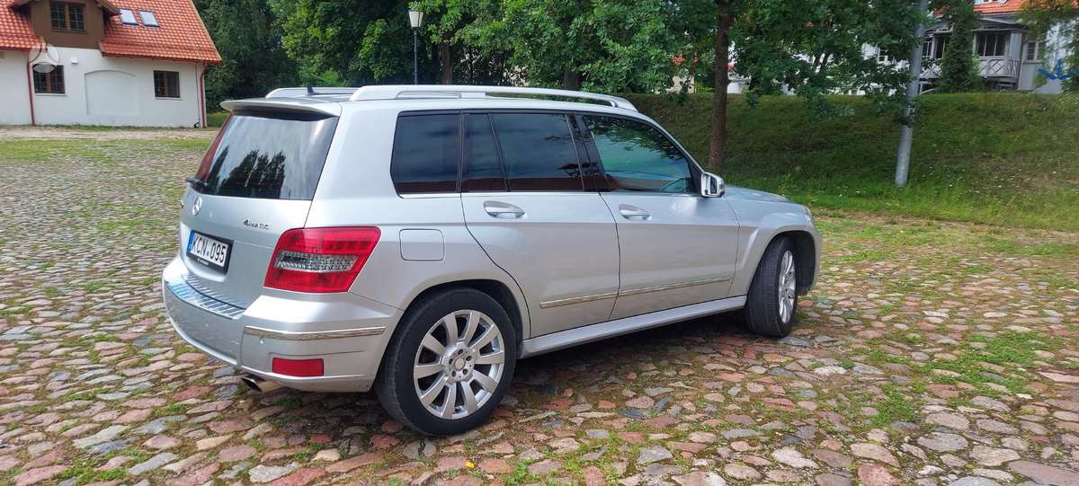 Mercedes-Benz GLK350 2011 — engine 3000 cm³, 231 HP (170kW)