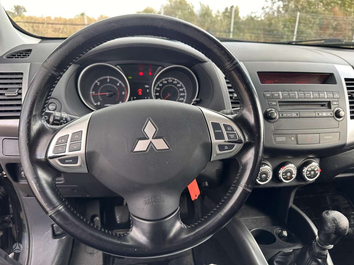 Mitsubishi Outlander 2010 — фото 12