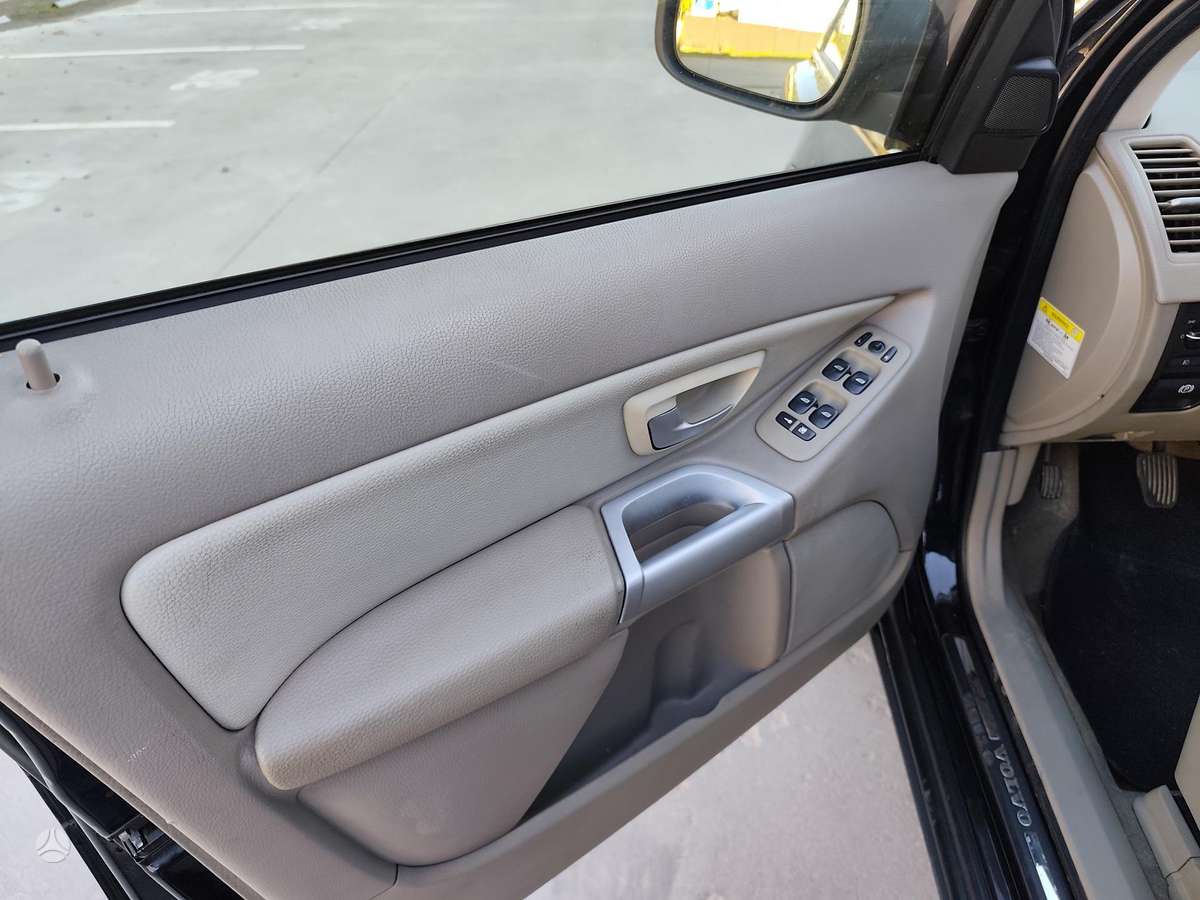 Volvo XC90 2004 — photo 9