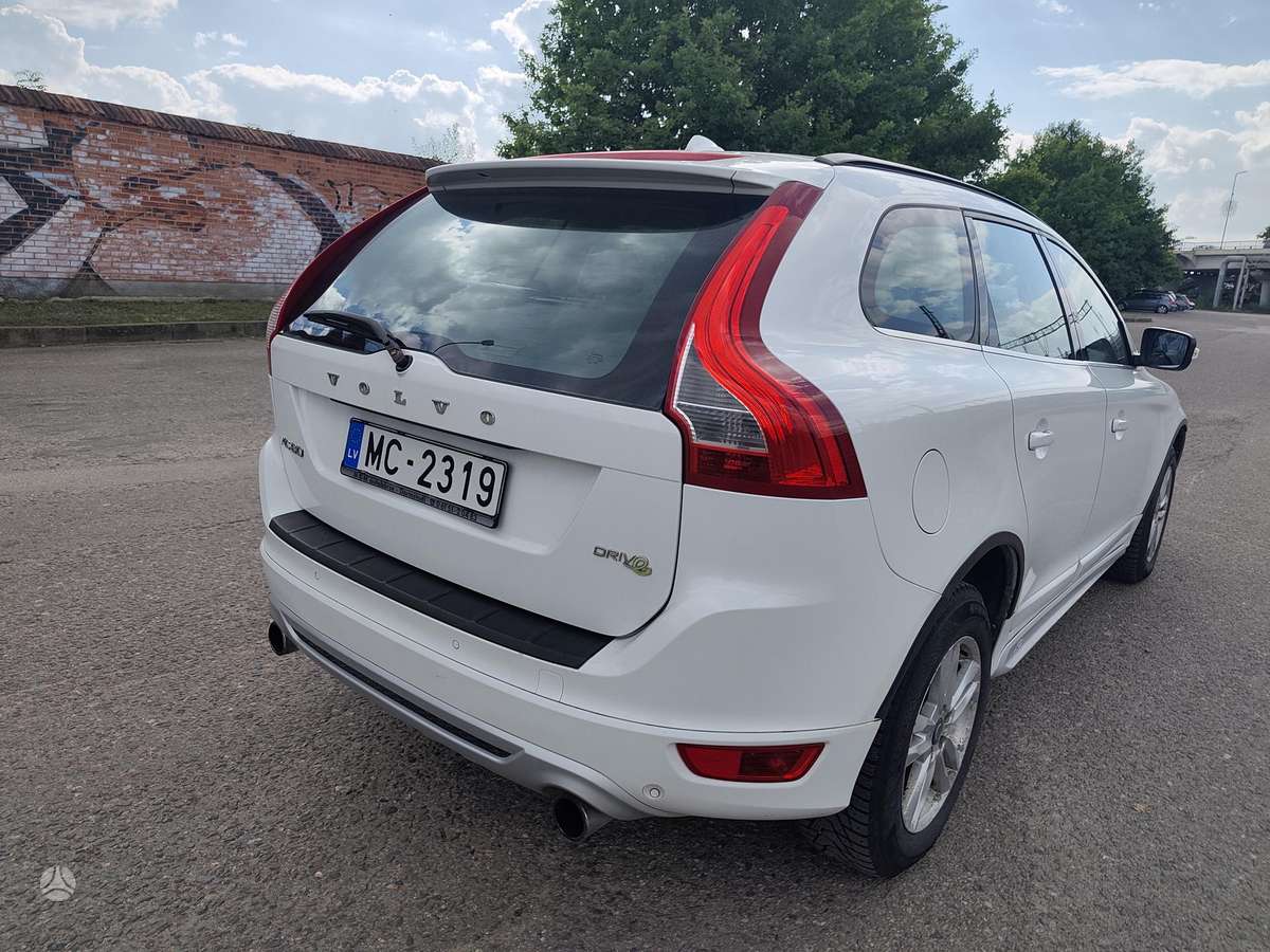 Volvo XC60 2011 — двигун 2000 cm³, 163 HP (120kW)