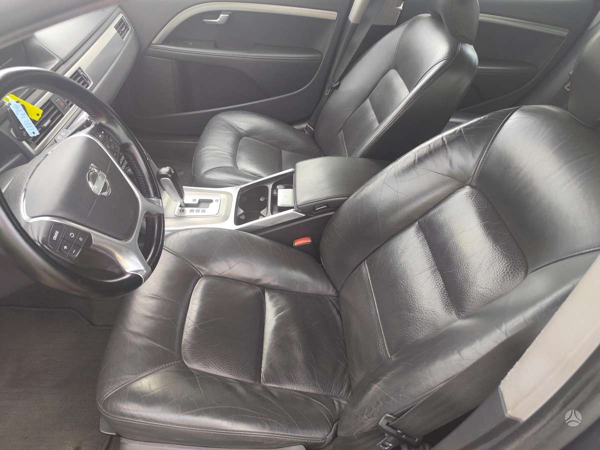 Volvo V70 2012 — photo 8