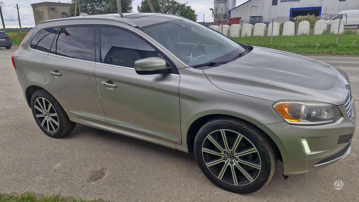 Volvo XC60 2014 — двигун 3200 cm³, 243 HP (179kW)