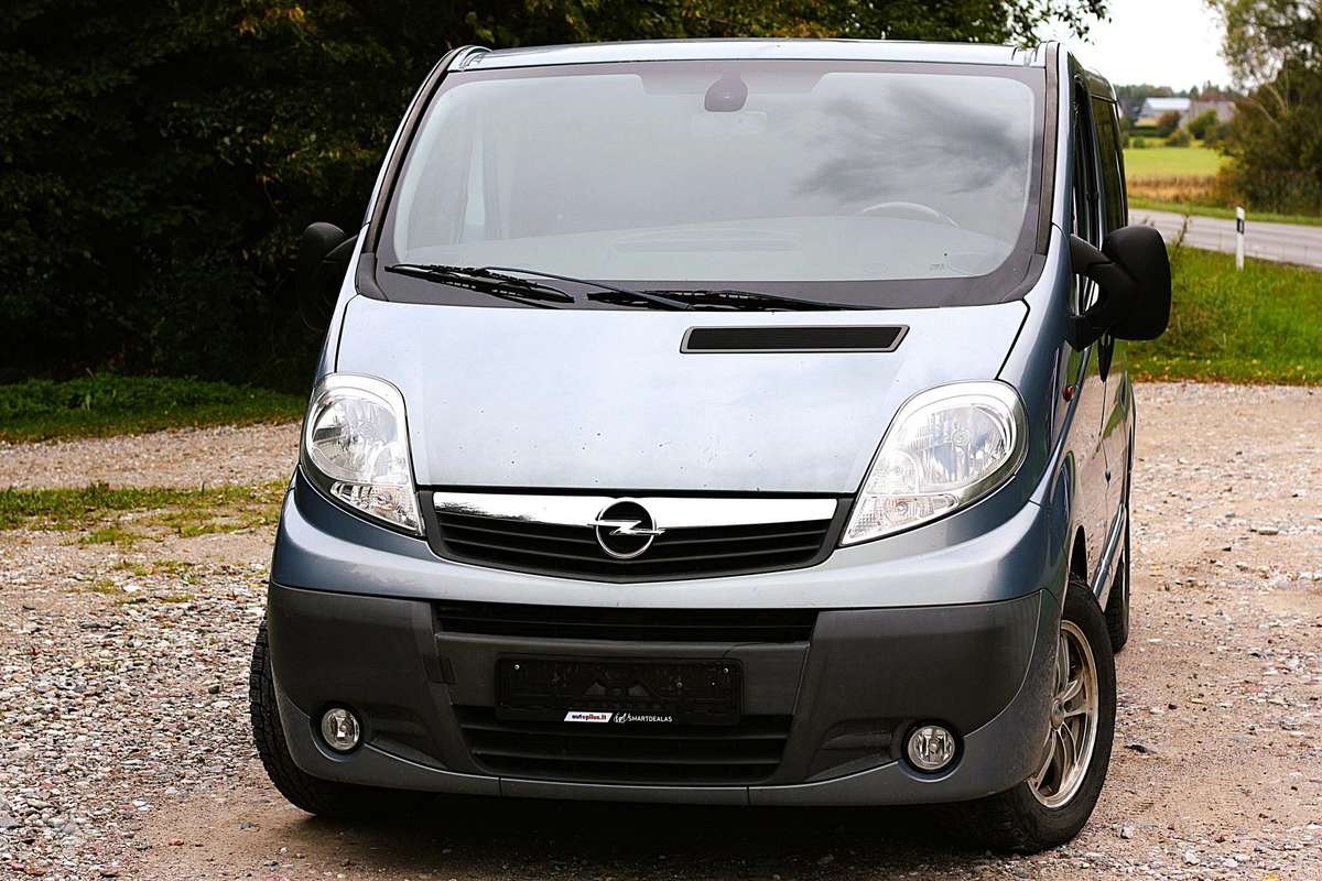Opel Vivaro 2007 — вигляд ззаду