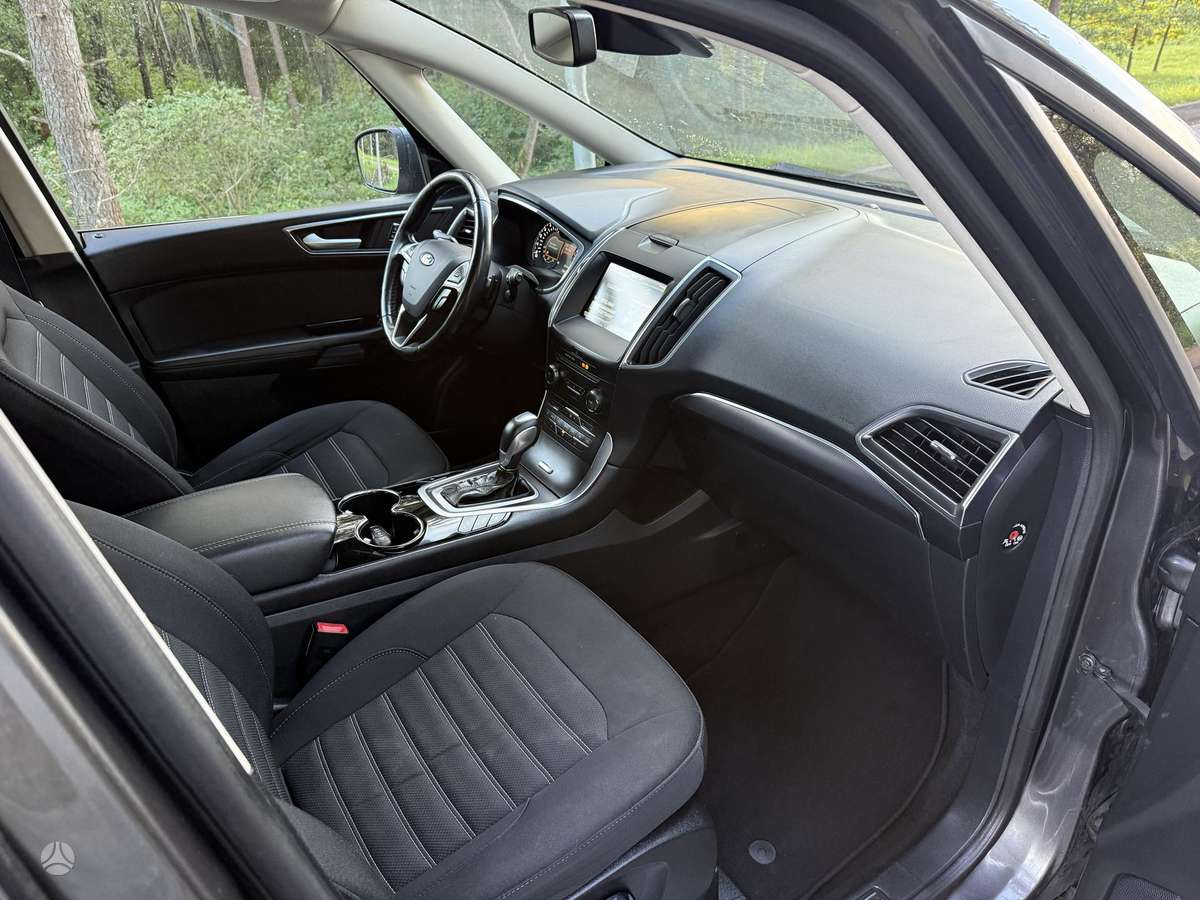 Ford Galaxy 2015 — фото 17
