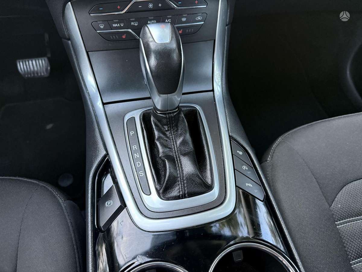 Ford Galaxy 2015 — фото 23